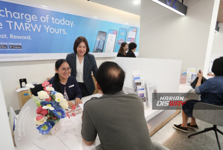 Berlokasi di kawasan bisnis Surabaya Barat, KC Bukit Darmo dilengkapi Advisory Lounge dan area knowledge sharing untuk mendukung layanan investasi serta wealth banking. Konsep baru ini mengubah fungsi cabang dari sekadar tempat transaksi menjadi pusat solusi finansial. Foto: Boy Slamet/Harian Disway.