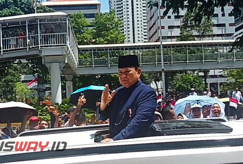 Momen Prabowo Subianto Melambaikan Tangan, Warga Teriakan 'Pak Presiden!'