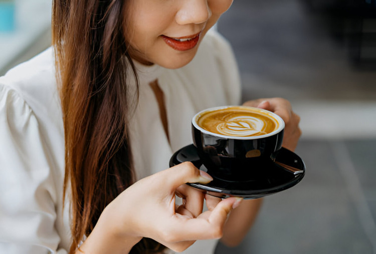 Bolehkah Minum Kopi Saat PMS? Ini Faktanya