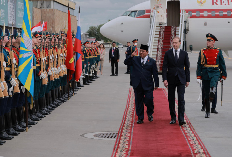 Tiba di St. Petersburg, Prabowo Disambut dengan Upacara Militer Penuh Kehormatan