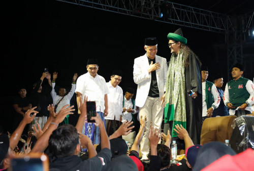 Ganjar Malam Tahun Baruan Bersama Santri Gus Ali Gondrong di Semarang