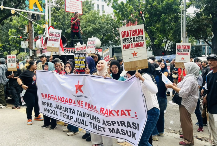 Puluhan Orang Demo di DPRD DKI, Tuntut Tiket Ancol Digratiskan
