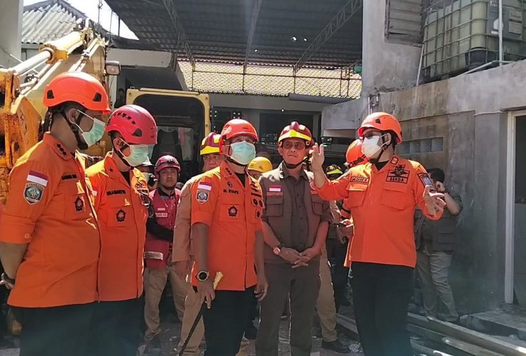 91 Santri Diduga Masih Tertimbun Reruntuhan Ponpes Al Khozyni