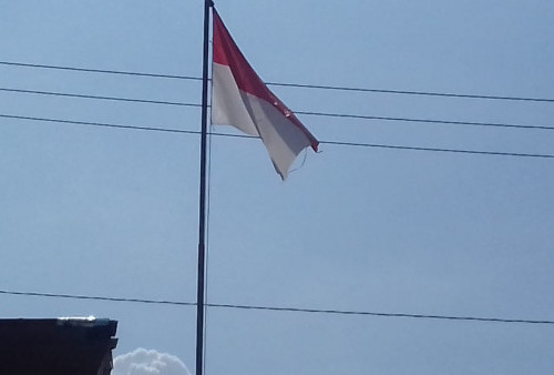 Bendera di Gedung Wakil Rakyat Tolong Diganti