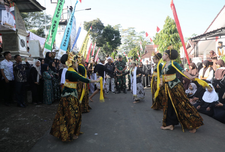 BSMSS Desa Margaluyu: Sukses Membangun Jalan dan Semangat Gotong Royong