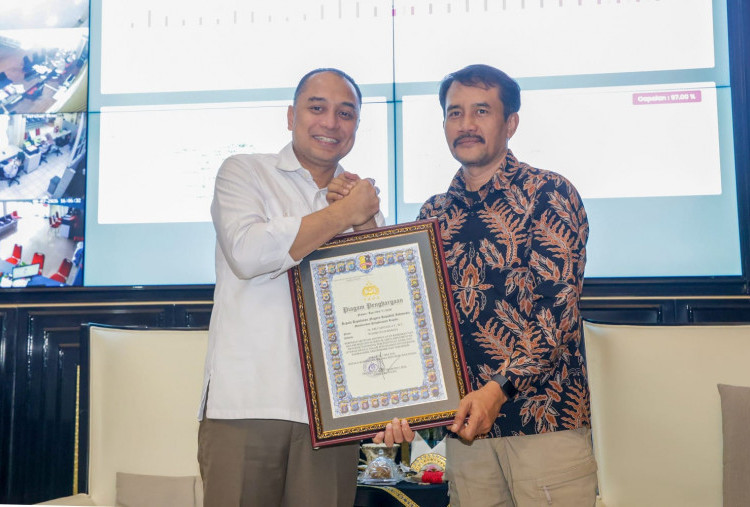 Pemkot Surabaya Raih Penghargaan Kapolri atas Komitmen Toleransi, Perlindungan Anak, dan Literasi Digital
