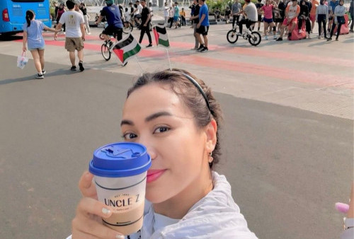 Sempat Dirujak Netizen Usai Unggah Foto Starbucks di Kabah, Zita Anjani Bagi-Bagi Kopi Lokal dengan Tagar Bela Palestina