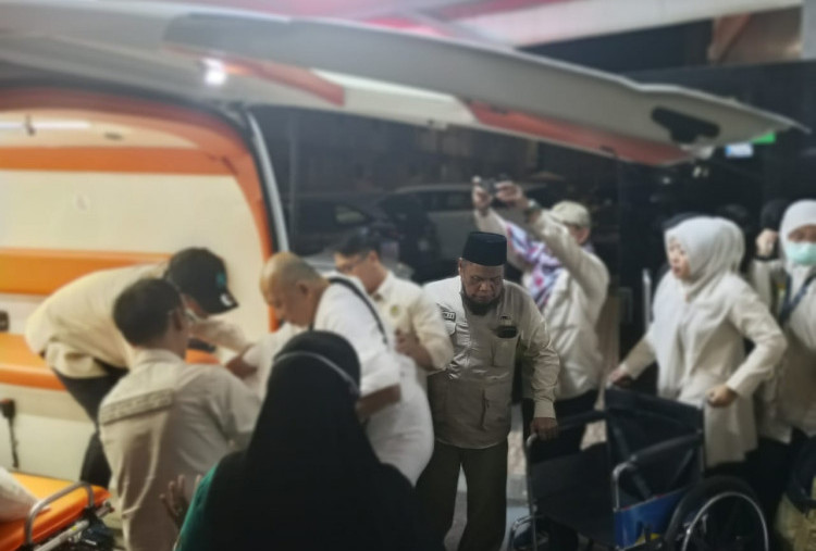 3 Jemaah Haji Sakit Dievakuasi dari Madinah ke Makkah, Miqot Dalam Ambulans KKHI