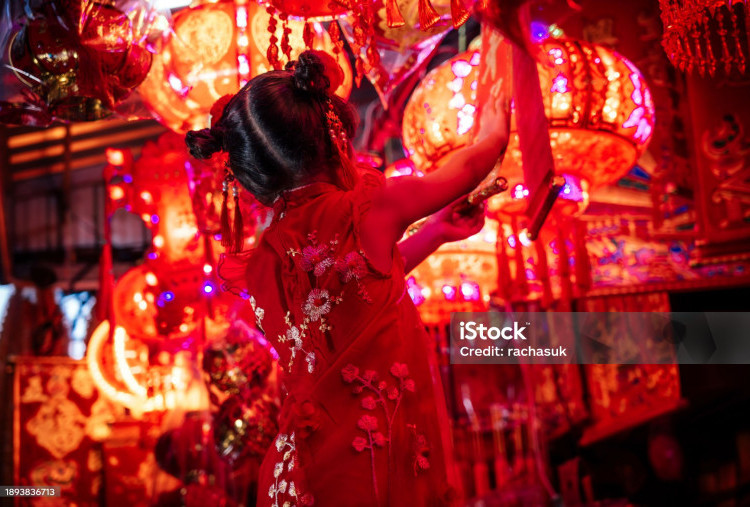 Malam Imlek, Masyarakat Tionghoa Menjeda Kesibukan dan Rutinitas untuk Hadir dalam Keluarga