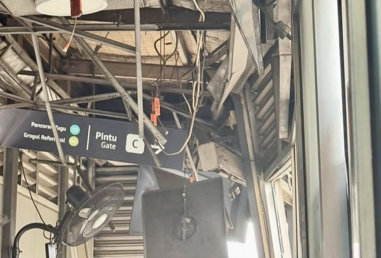 Halte Tebet Eco Park Rusak Ditabrak Truk, Transjakarta Minta Maaf