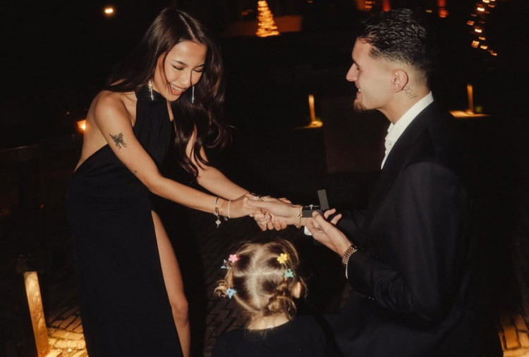 Momen Romantis Bek Timnas Indonesia Justin Hubner Lamar Jennifer Coppen, Netizen: Couple Goals