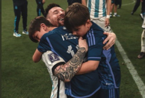 Anak Lionel Messi Tulis Lagu Buat Sang Ayah Jelang Final? Isi Liriknya di Buku Catatan Beredar Luas