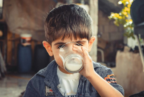 Ini 3 Minuman Simpel Tapi Sehat yang Bisa Orang Tua Berikan ke Anak: Bagus Buat Pertumbuhan Si Kecil