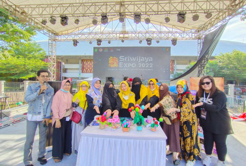 Kreasi Sendok Plastik Bekas Ikut Meriahkan Sriwijaya Expo 
