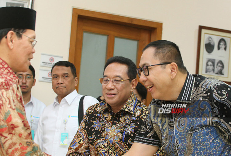 Dalam acara ini sambutan disampaikan oleh Ketua Umum PB IDI DR.Dr. Slamet Budiarto, SH.,MH.Kes (kanan) dan  Wakil Menteri Kesehatan RI Dr. Benjamin Paulus Octavianus, SpP, FISR (tengah) serta Sekretaris Jenderal MUI DR. H. Amirsya Tambunan (kiri) yang memberikan tausiyah kepada para peserta.