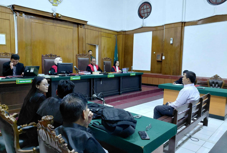 Baru Bebas Penjara, Aktivis Medsos Kembali Didakwa di Surabaya: Kuasa Hukum Sebut Langgar KUHAP