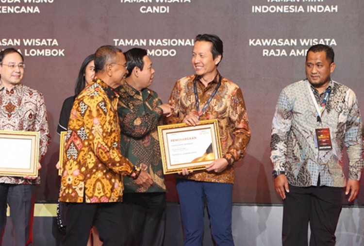 Taman Safari Indonesia Sampaikan Duka Bencana saat Hadiri Disway Awards 2025