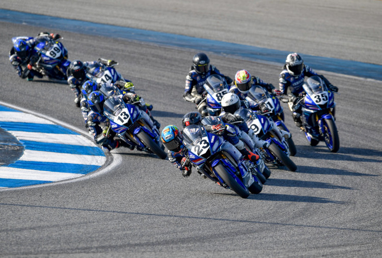 Debut Perdana, Sabian Fathul Ilmi Tampil Impresif di Yamaha R3 BLU CRU Asia-Pacific Championship