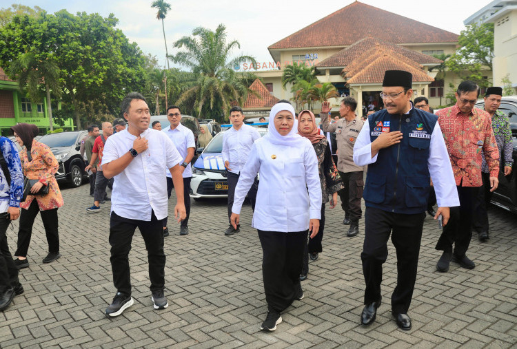 Khofifah Targetkan 0 Persen Kemiskinan Ekstrem di Jatim Pada Tahun 2026