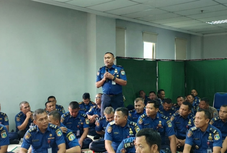 Penuh Risiko, 1.016 Petugas Damkar Jakarta Selatan Mulai Dapat Perlindungan 