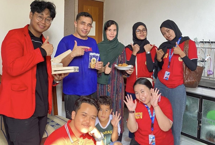 Dari Dapur Kecil, Tumbuh Harapan Besar: Mahasiswa KKN Ajak Imigran Belajar Wirausaha lewat Camilan Pastel