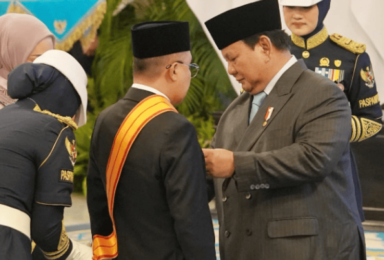 Sufmi Dasco Ahmad Terima Tanda Kehormatan Bintang RI Utama dari Presiden Prabowo