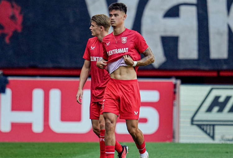 Publik Belanda Tak Percaya Mees Hilgers Gabung Crystal Palace, El Nyengir Masih di FC Twente: Berita Palsu!