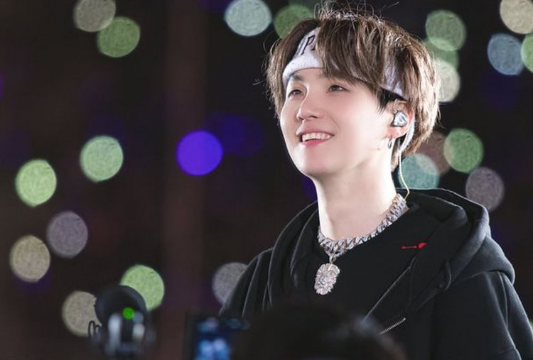 6 Momen Random Suga BTS, Lupa Lirik hingga Musuhan dengan Sedotan