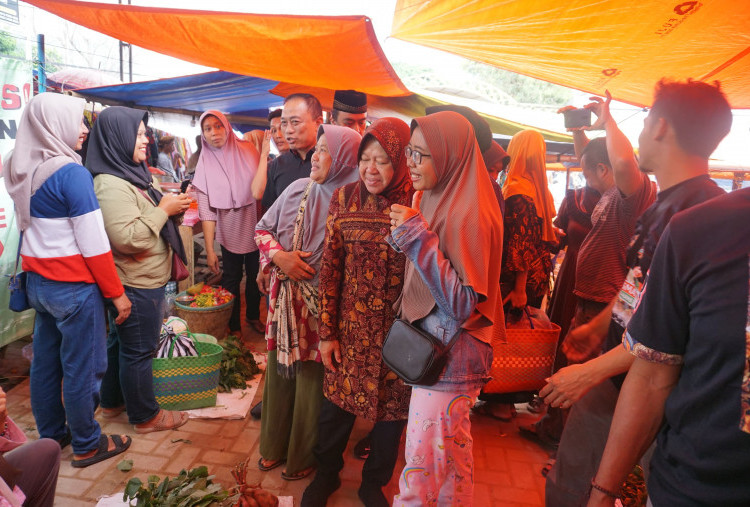 Risma Dialog dengan Pedagang Pasar Lorok Pacitan, Fokus Program Permodalan dan Pemberdayaan Petani