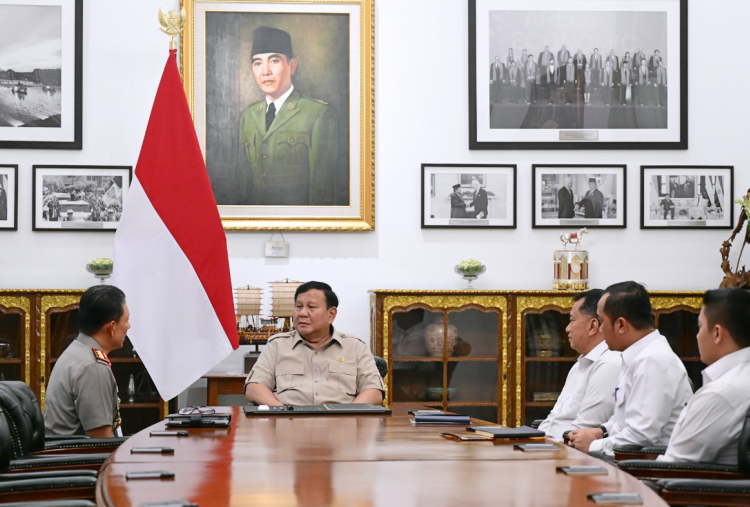 Karhutla Terus Membara, Prabowo Perintahkan Operasi Modifikasi Cuaca Pakai Dry Ice