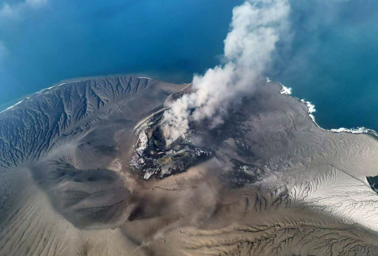 Gunung Anak Krakatau Masih Erupsi dan Status Siaga, Warga Dilarang Dekati Area Berbahaya