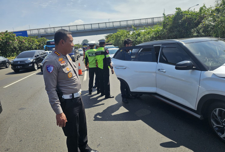 BRUK! Kronologi Hyundai Creta Tabrak Pikap di Tol Jagorawi, 2 Orang Luka-Luka