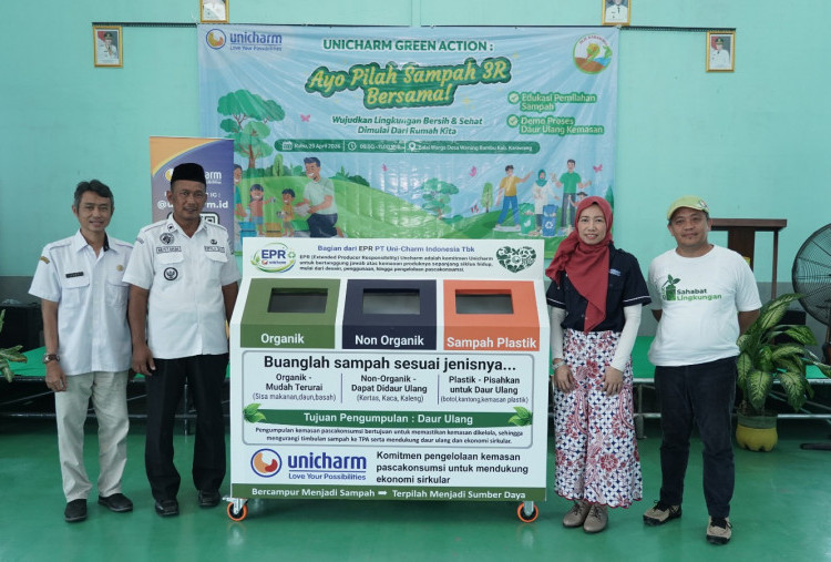 Wujudkan Bebas Sampah 2029, Unicharm Edukasi Warga Karawang soal Pilah Sampah
