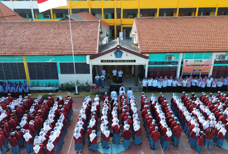 SMAN 10 Surabaya Ganti Wisuda Kelulusan dengan Pelepasan Sederhana: Tetap Meriah, Tidak Beratkan Siswa