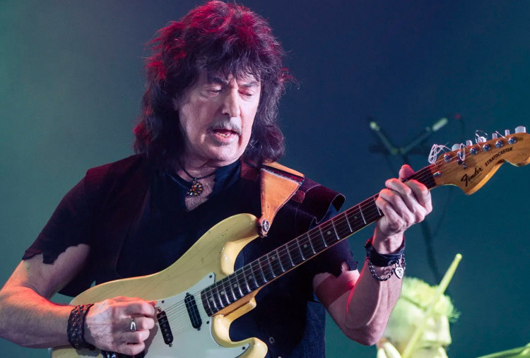 Ritchie Blackmore Kenang Stratocaster Pertamanya, Bekas Gitar Eric Clapton!