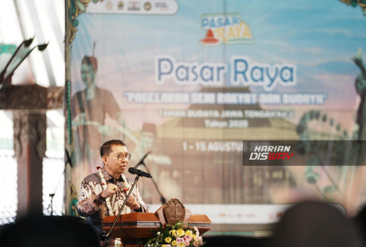 Dalam pembukaan yang dihadiri lebih dari 1.000 pengunjung, Pemprov Jateng turut memberikan penghargaan kepada tiga tokoh seni, termasuk almarhum Ki Manteb Soedharsono. Menteri Fadli berharap Pasar Raya menjadi bagian dari ekosistem budaya yang terus berkembang dan dapat menjembatani generasi seni masa kini dan mendatang, menjadikan kebudayaan sebagai fondasi pembangunan yang berkelanjutan