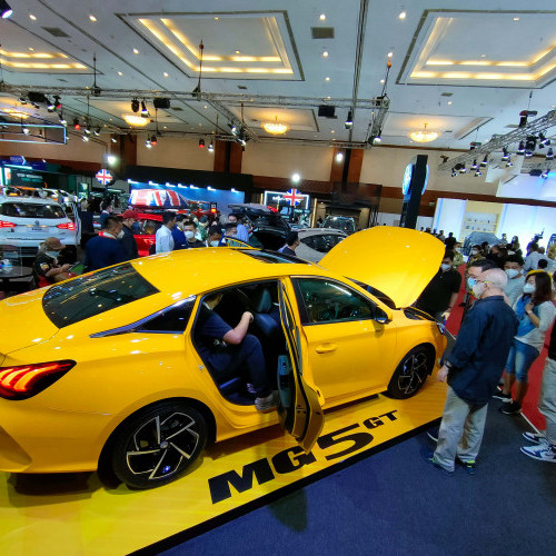 MG 5 GT Ramaikan Pasar Sedan Tanah Air, Produk Perdana MG Pada 2022 Mejeng di Jakarta Auto Week