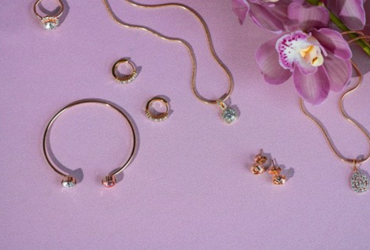 10 Aksesori Simpel yang Bikin Gaya Kasual Makin Stylish