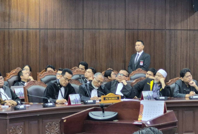 MK Tolak Gugatan Syarat Pendidikan Gibran, Denny Indrayana Buka Suara Alasan Anies Hingga Mahfud Batal Gabung