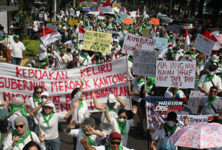 Penghuni Rusun Keberatan Tarif Air Naik, Demo Kepgub 730/2024 di Balai Kota