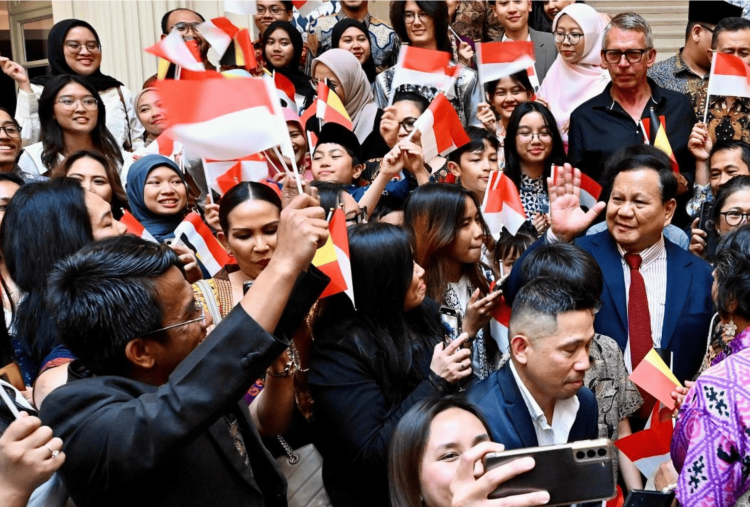 Prabowo Disambut Haru Diaspora di Brussel, Didoakan Bawa Kebaikan untuk Seluruh Rakyat Indonesia
