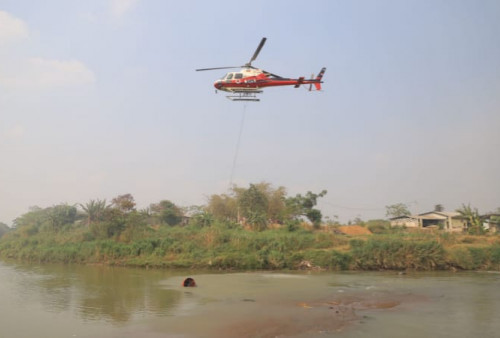Hari ke-5 Kebakaran TPA Rawa Kucing Tangerang, Helikopter Water Boombing Hilir Mudik
