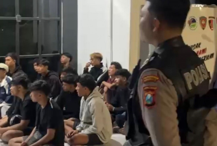 18 Pesilat Diamankan Usai Keroyok Pengunjung Angkringan di Kedungdoro Surabaya