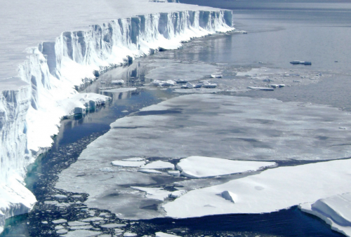 Terus Mencair, Lapisan ES di Laut Antartika Capai Titik Terendah 