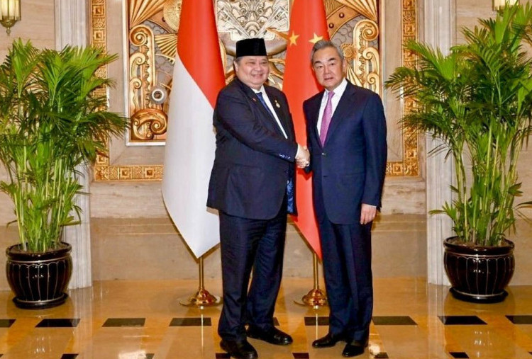 Bertemu Menlu Wang Yi, Menko Airlangga Dorong Kemitraan Strategis, Tata Kelola AI, Hingga Investasi Hijau