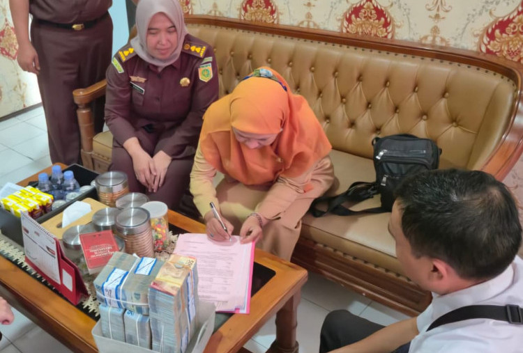 Terdakwa Korupsi Dana PKBM Pasuruan Kembalikan Rp277 Juta, Proses Hukum Tetap Berlanjut