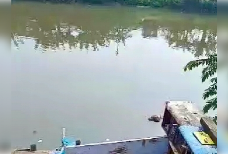 Geger! Mayat Pria Tanpa Identitas Ditemukan Mengapung di Kali Roxy