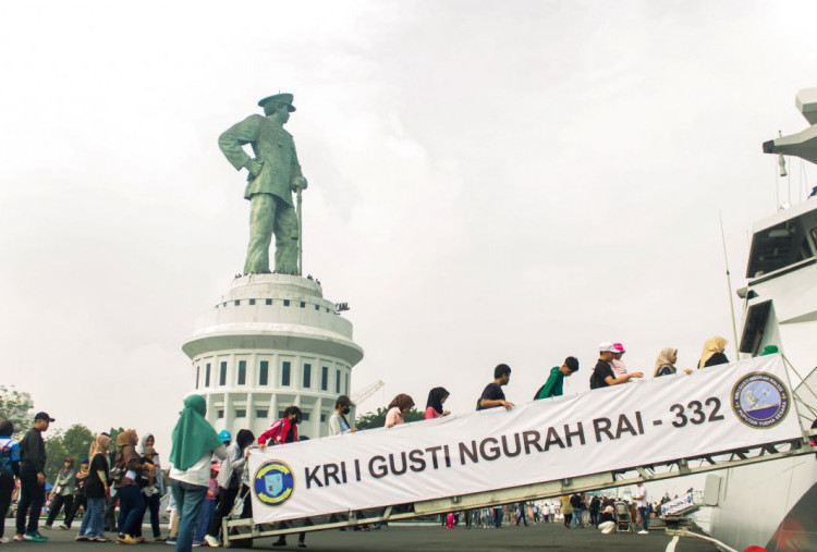 Fleet Festival 2025 Peringati HUT ke-80 Armada RI, Pengunjung Boleh Masuk Kapal Perang