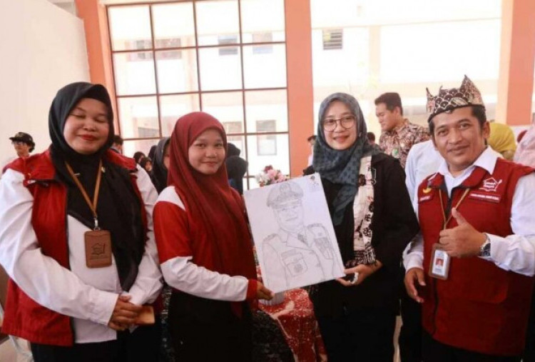 Hadiri Open House Sekolah Rakyat, Bupati Ipuk Bangga Saksikan Penampilan dan Karya Siswa
