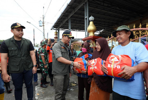 Kepala BNPB Tinjau Lokasi Terdampak Banjir di Kendal, Sampaikan Belasungkawa dari Jokowi